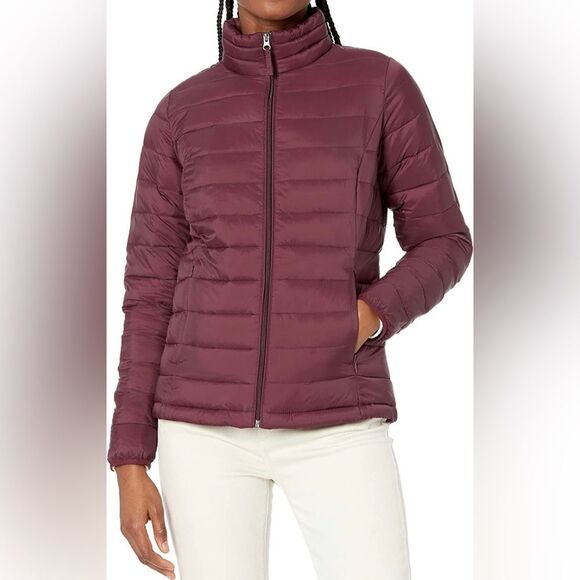 Amazon Essentials Women's Lightweight Long-Sleeve Water-Resistant Puffer Jacket - Picture 3 of 13